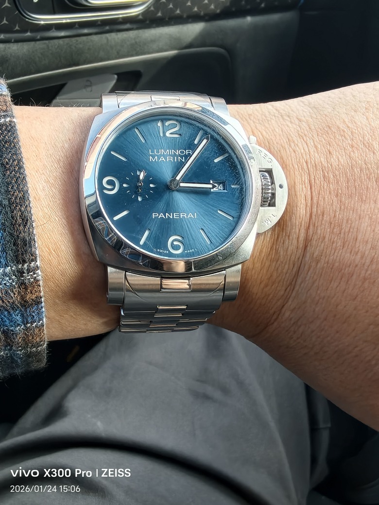 玩錶多年後，終於踏入原廠專櫃。Pam3323~