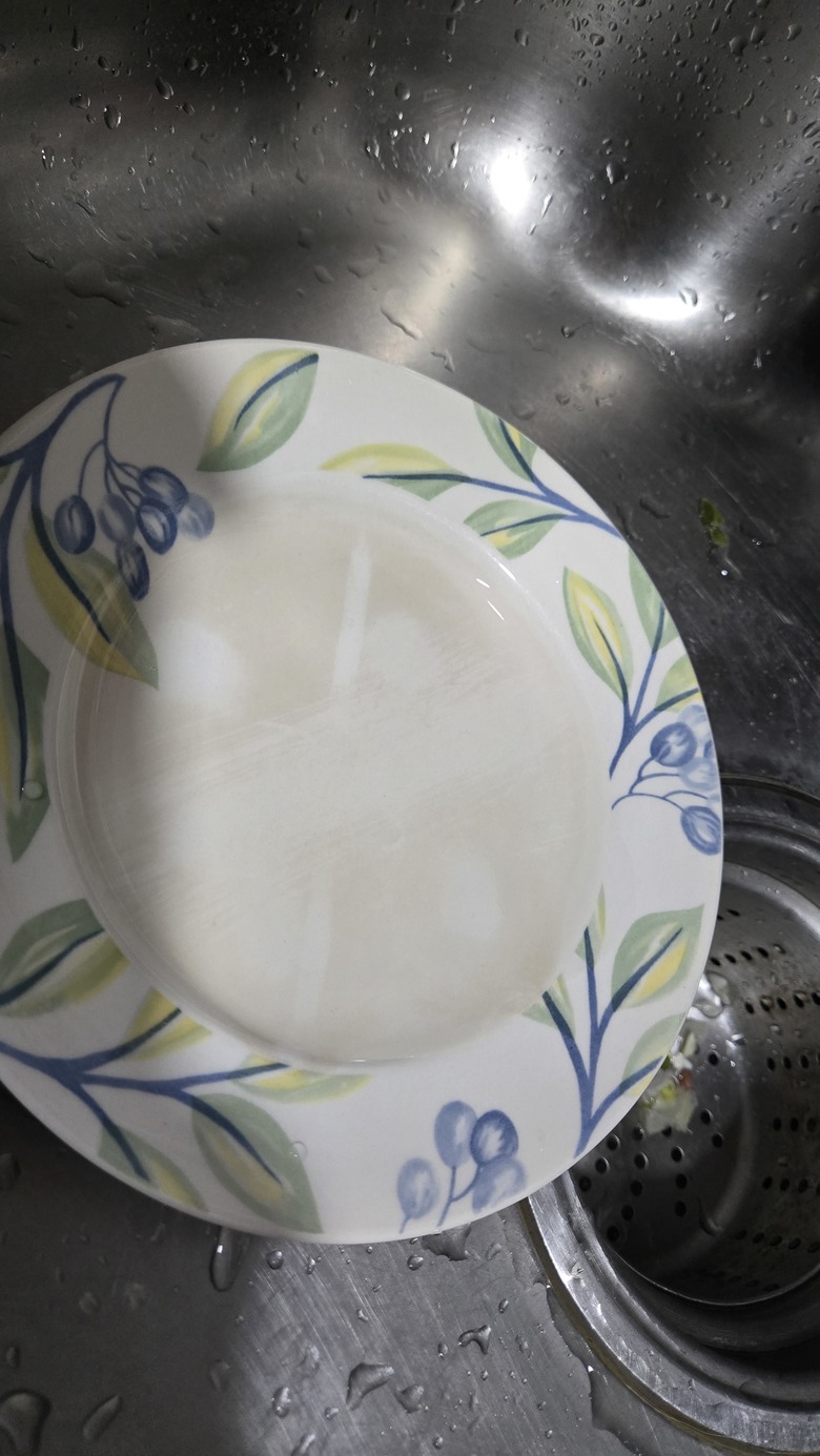 大同電鍋(鋁製)蒸完東西後，盤子內水蒸氣凝結會髒髒的