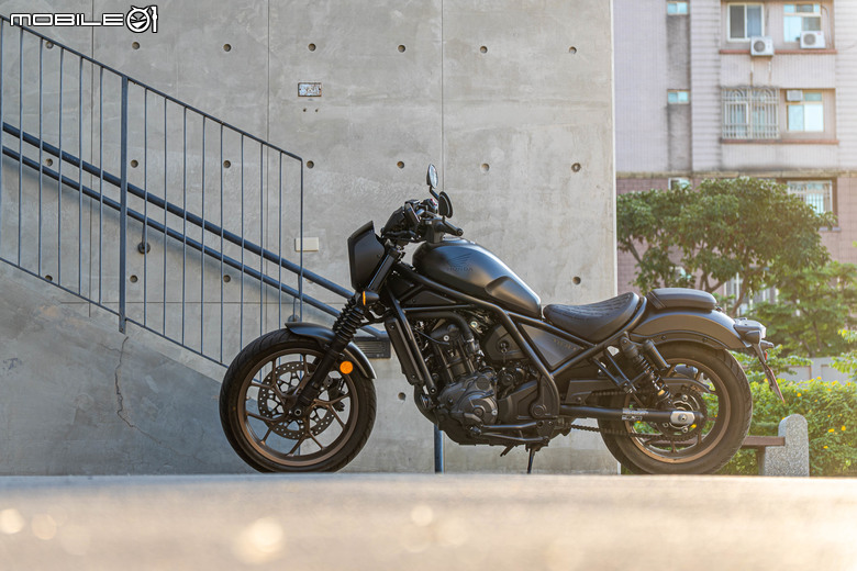 Honda Rebel 1100SE DCT試駕｜靜謐中的叛逆，暗黑系優雅紳士。