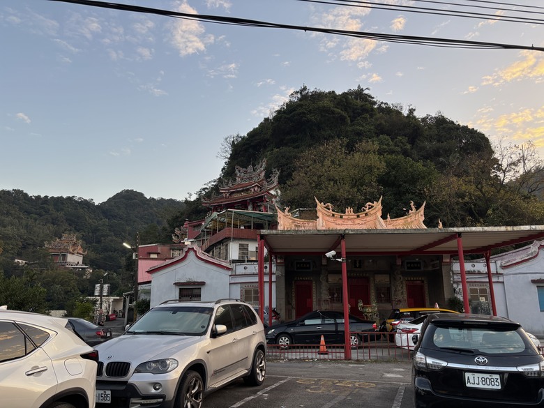 N MAX 155之奇妙的劉銘傳隧道，有點妙的廟