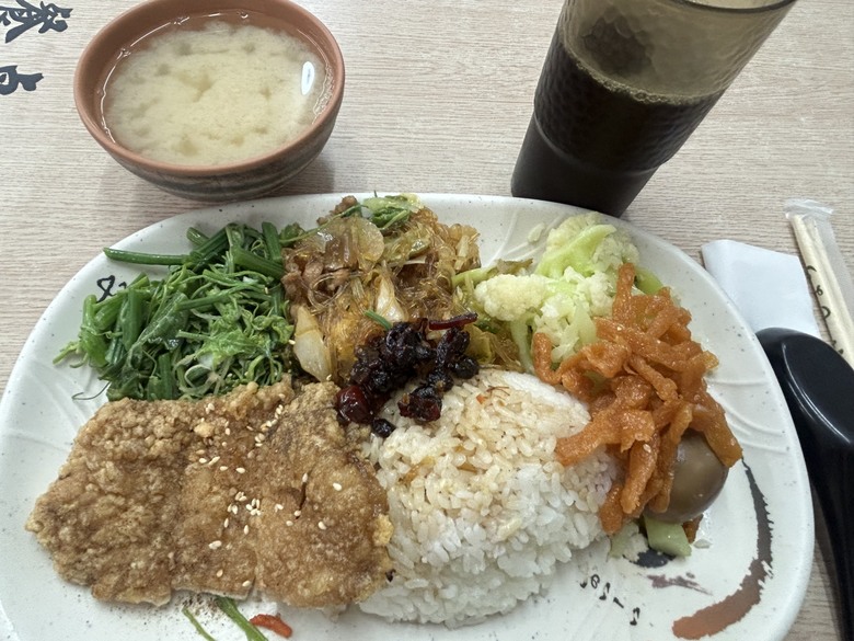 跑 騎 左 營 ( 高 雄 富 邦 馬 拉 松 )