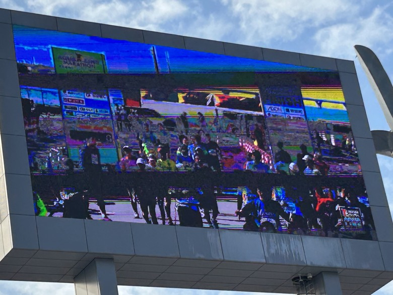 跑 騎 左 營 ( 高 雄 富 邦 馬 拉 松 )