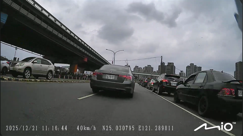 大型重機及通勤族的救星，Mio MiVue&trade; MK50 實測：告別手機噴飛與對焦模組壞掉的囧境