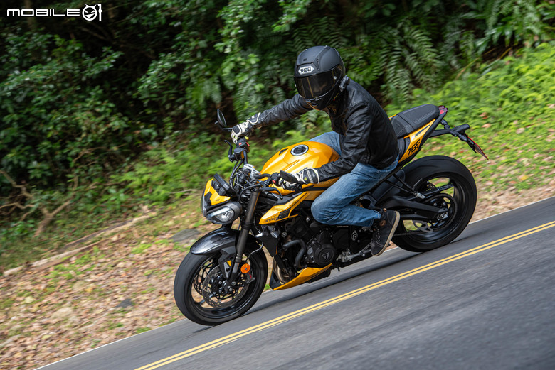 Triumph Street Triple 765 RS試駕｜西裝暴徒的英倫美學。