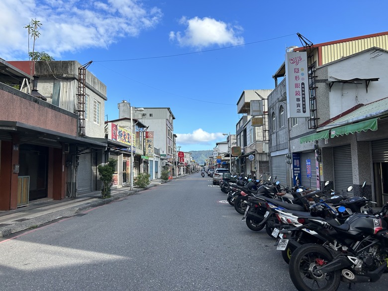 從 平 和 車 站 騎 向 東 華 大 學