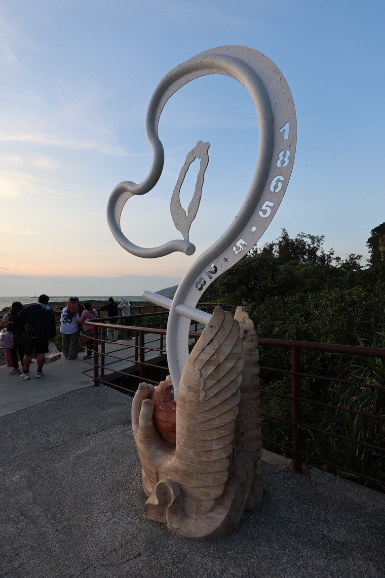 帶著R8的旅行 駁二 高雄流行音樂中心 旗津 高雄燈塔