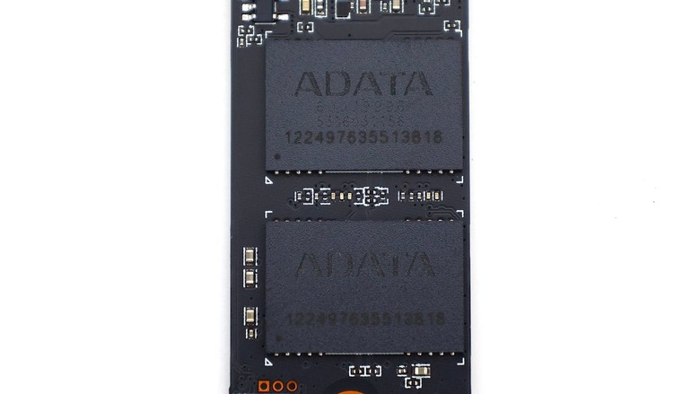 點我看大圖 4TB 大容量 TLC SSD 好選擇 ADATA XPG S70 Blade