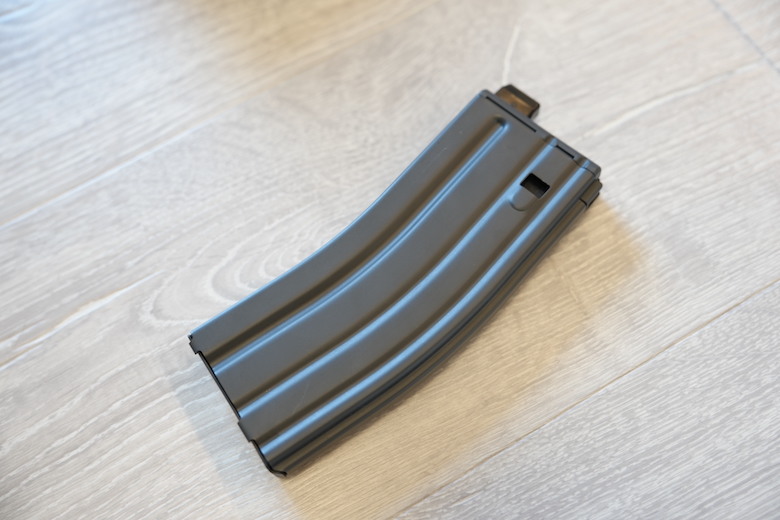 Tokyo Marui EVOLT M4A1 入手開箱! 挑戰 GBBR 的仿真尺寸,電槍科技的全新篇章