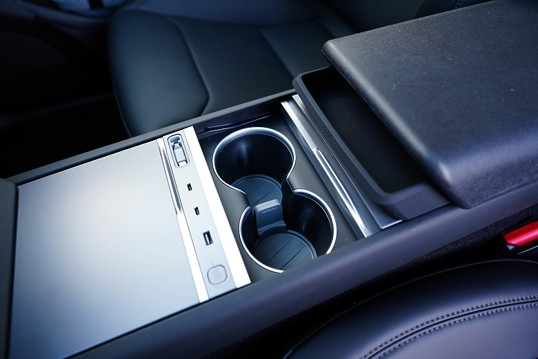 【開箱】TESLA Model Y RWD (煥新版 Project Juniper)