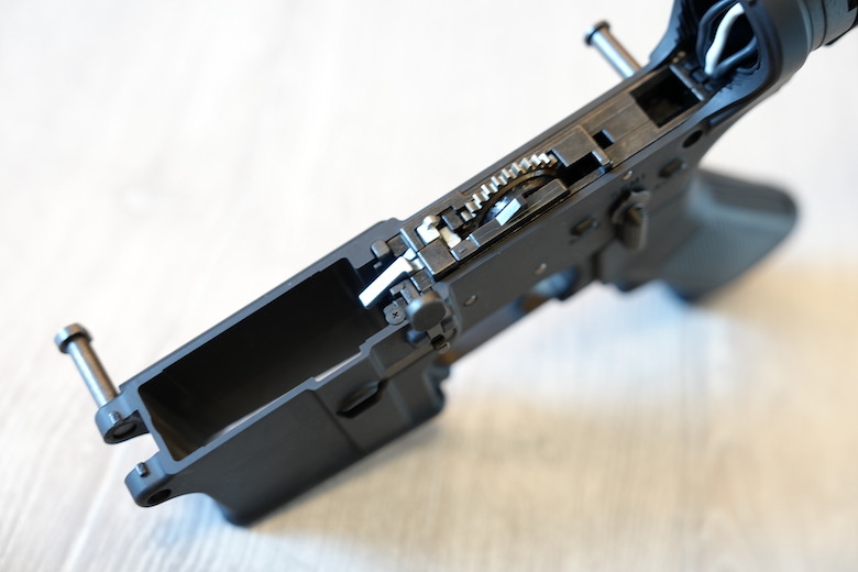 Tokyo Marui EVOLT M4A1 入手開箱! 挑戰 GBBR 的仿真尺寸,電槍科技的全新篇章