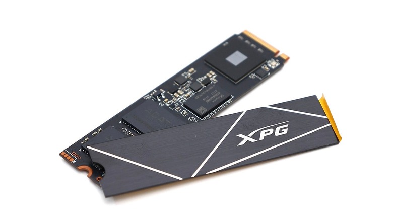 點我看大圖 4TB 大容量 TLC SSD 好選擇 ADATA XPG S70 Blade