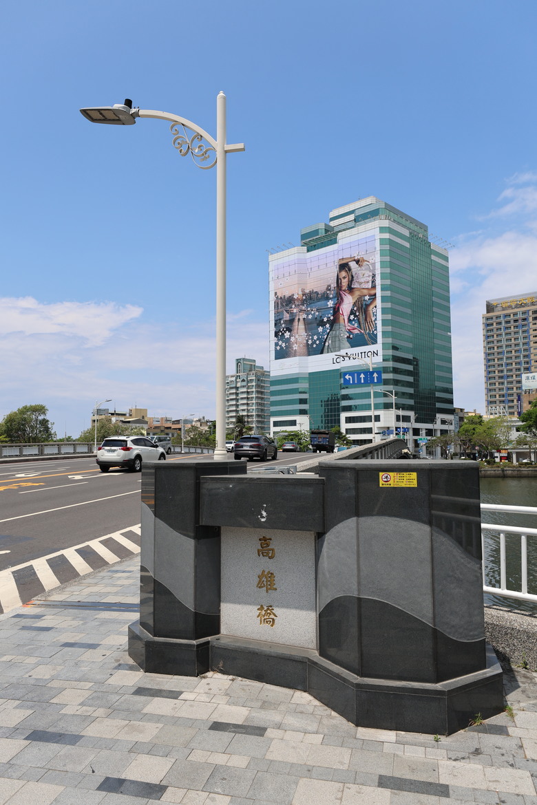 帶著R8的旅行 駁二 高雄流行音樂中心 旗津 高雄燈塔