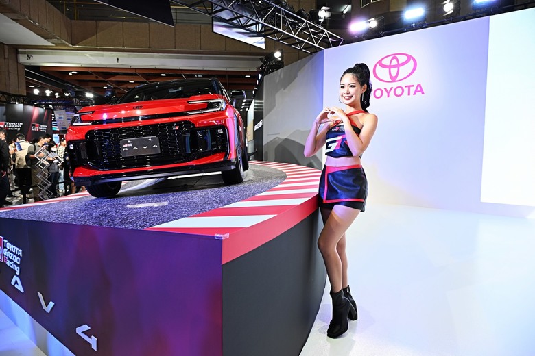 【2026 台北車展紀實】從展場正妹到四輪靈魂:Nikon ZR 實拍紀錄