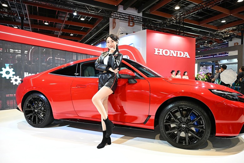 【2026 台北車展紀實】從展場正妹到四輪靈魂:Nikon ZR 實拍紀錄