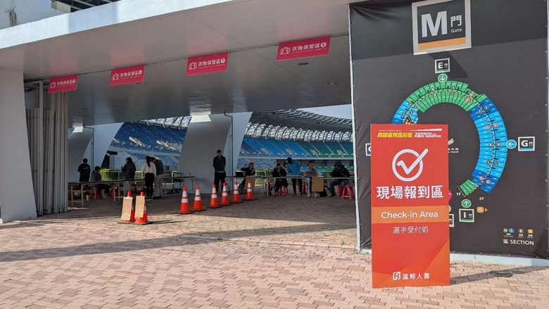 跑 騎 左 營 ( 高 雄 富 邦 馬 拉 松 )