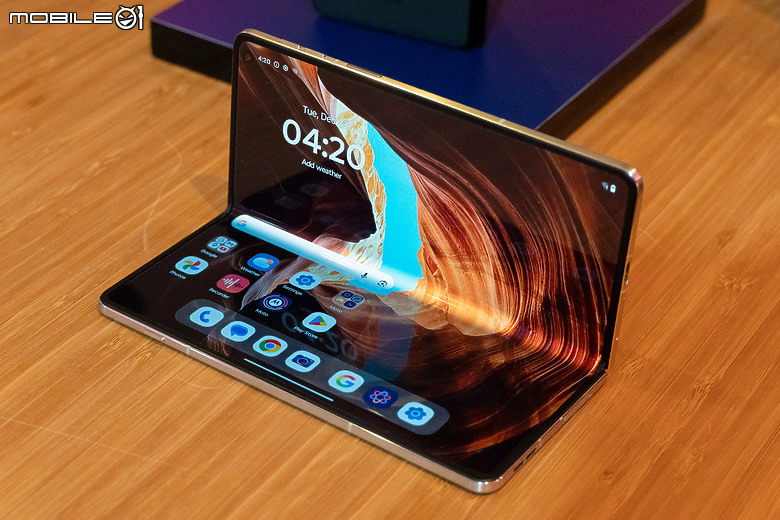 【CES2026】motorola 揭品牌首款「大摺」razr Fold，支援手寫筆對標三星！