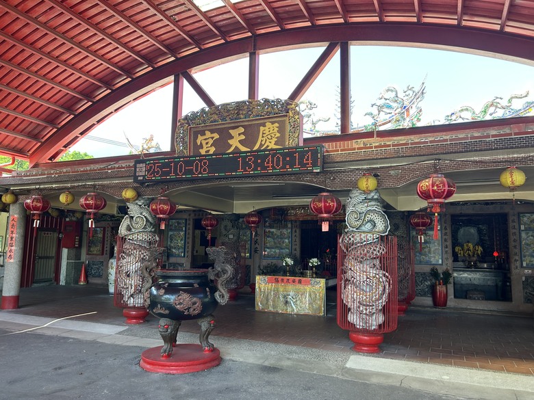 從 平 和 車 站 騎 向 東 華 大 學