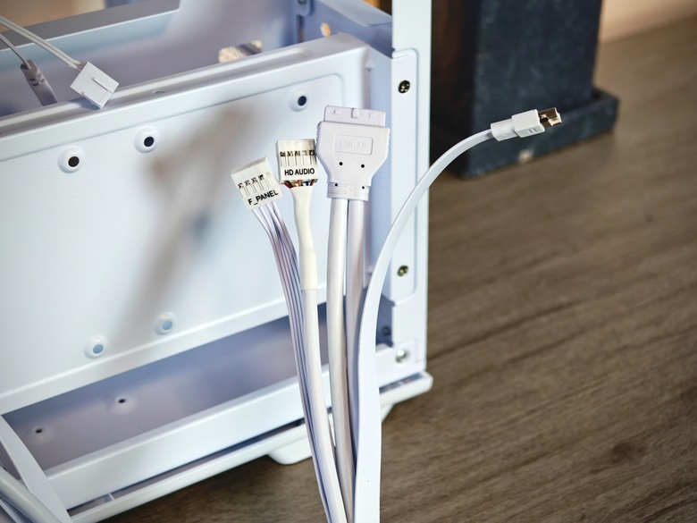 【心得】開箱文｜Cooler Master Elite 600｜全景曲面海景房，極致純淨的視覺饗宴