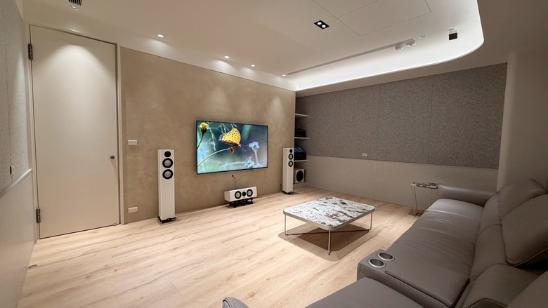 【 案例分享】 ELAC Carina系列 5.1.2 聲道 X 卡拉OK 視聽空間
