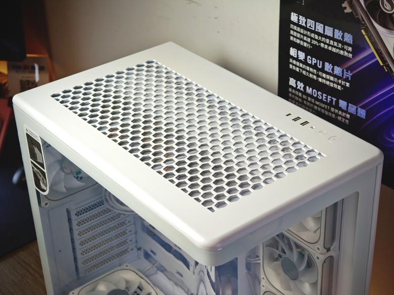 【心得】開箱文｜Cooler Master Elite 600｜全景曲面海景房，極致純淨的視覺饗宴