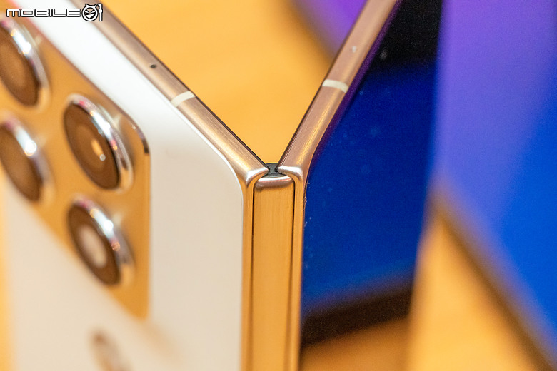 【CES2026】motorola 揭品牌首款「大摺」razr Fold，支援手寫筆對標三星！