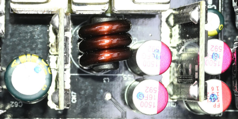 點我看大圖 LIAN LI RS1200G可旋轉交流輸入插座金牌全模組電源開箱