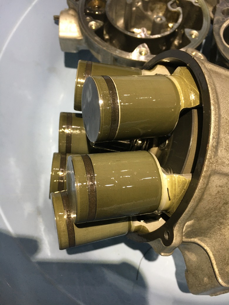 VW Golf R 6萬km 高速公路冷氣不冷,壓縮機損壞分析