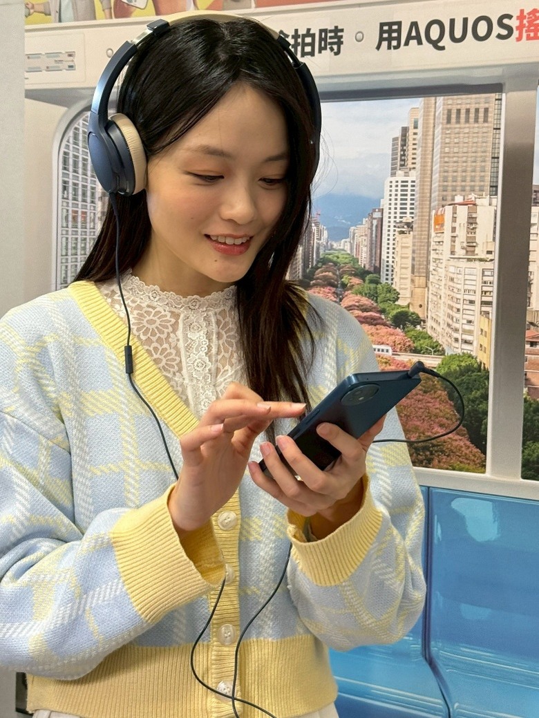 AI入門機再添一，三創體驗SHARP wish5s - Mobile01