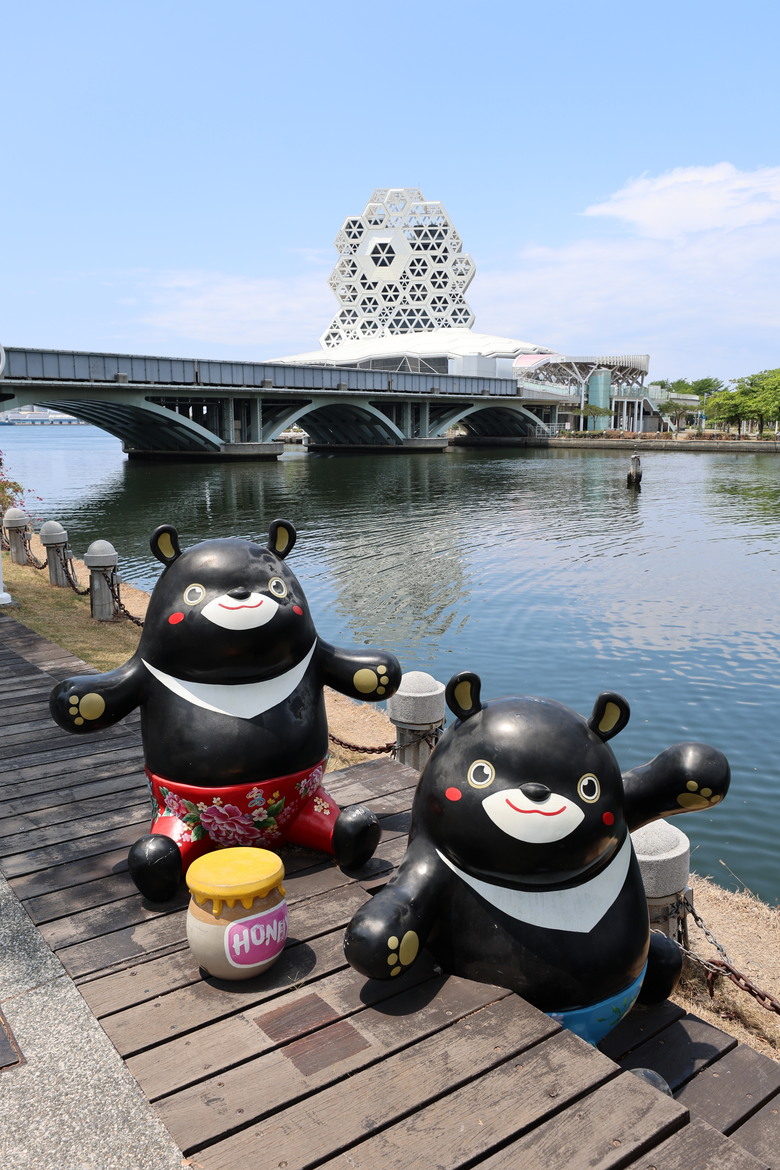 帶著R8的旅行 駁二 高雄流行音樂中心 旗津 高雄燈塔