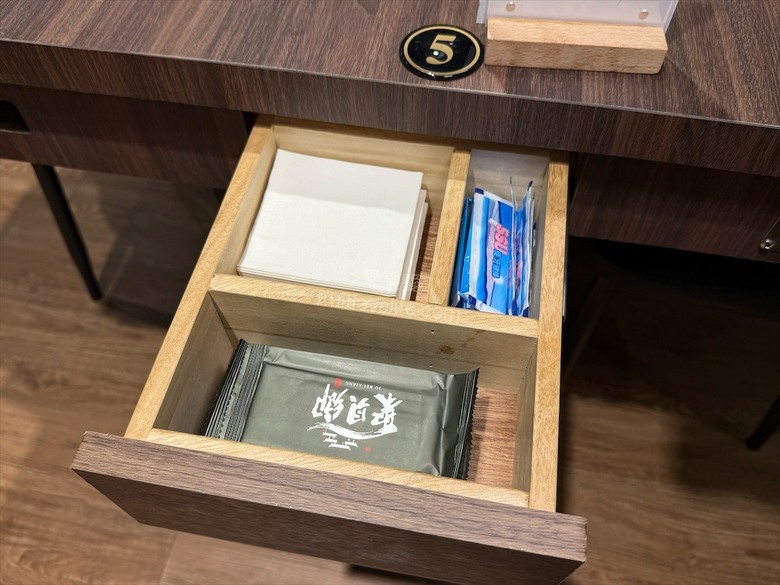 燒肉、火鍋一次滿足，還有豐富的自助吧吃到飽