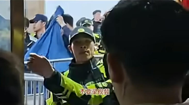 點我看大圖 深圳黃金交易平台「杰我睿」疑爆煲,百苦主圍水貝爆警民衝突