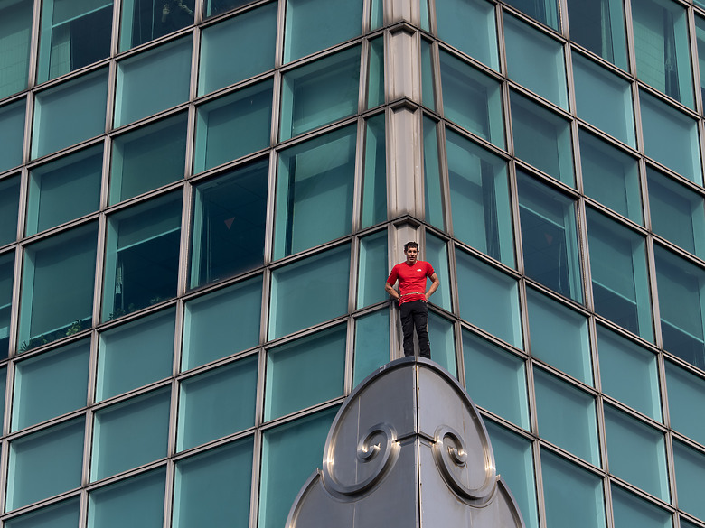 艾力克斯・霍諾德（Alex Honnold）徒手攀爬台北101