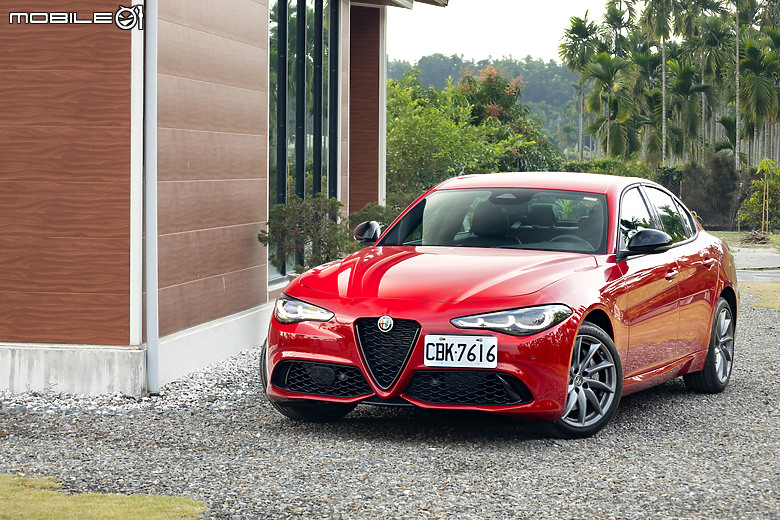 Alfa Romeo Giulia Sprint 長途試駕｜難以抗拒的義大利風情！