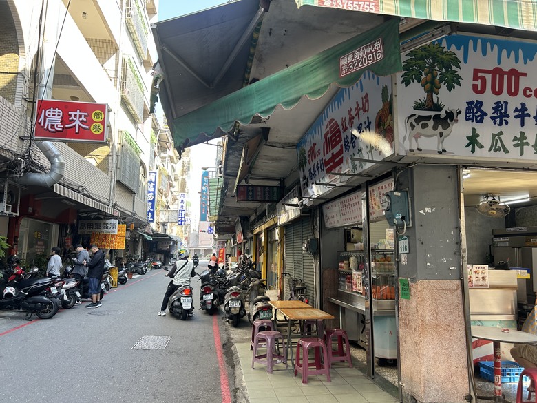 跑 騎 左 營 ( 高 雄 富 邦 馬 拉 松 )