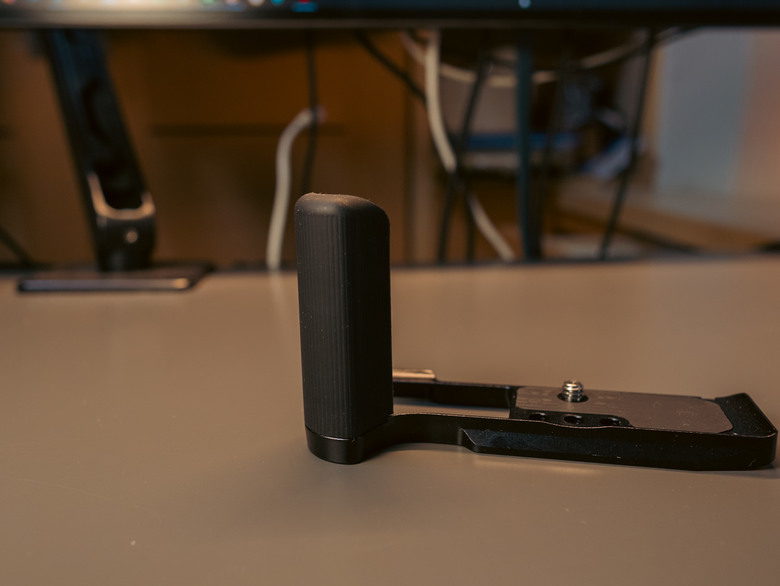 小周邊大方便|SmallRig Canon R50V L板+ Ulanzi Uka背包快掛套件 UKA07 簡易開箱