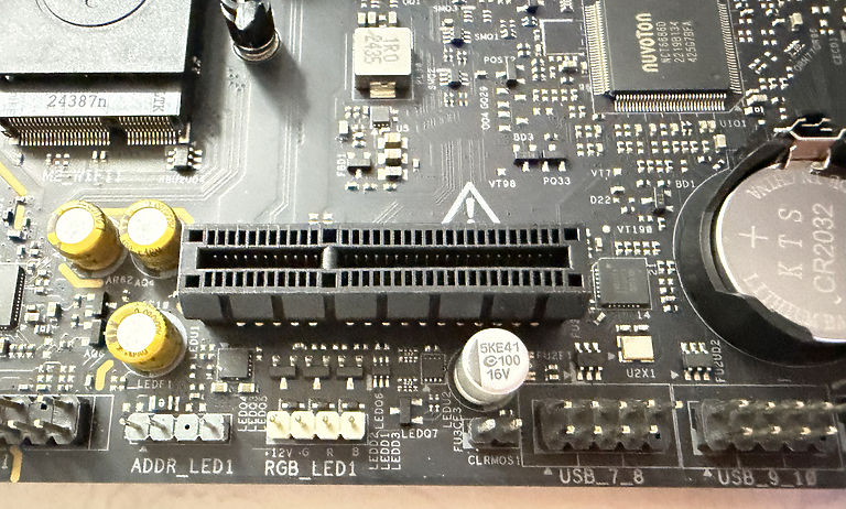 開箱 4K 有找CP取向創作者 M 板 B860M LiveMixer WiFi