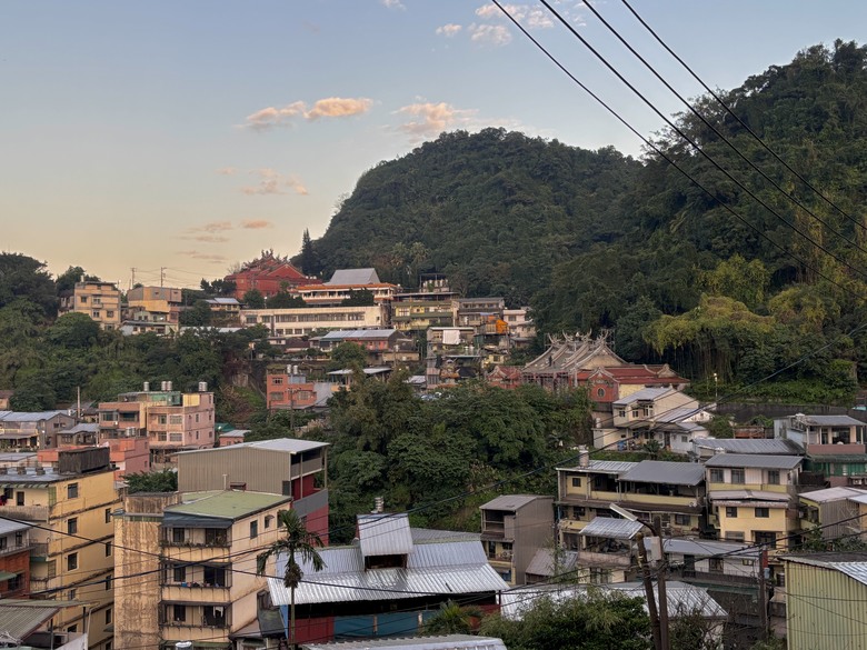 N MAX 155之奇妙的劉銘傳隧道，有點妙的廟