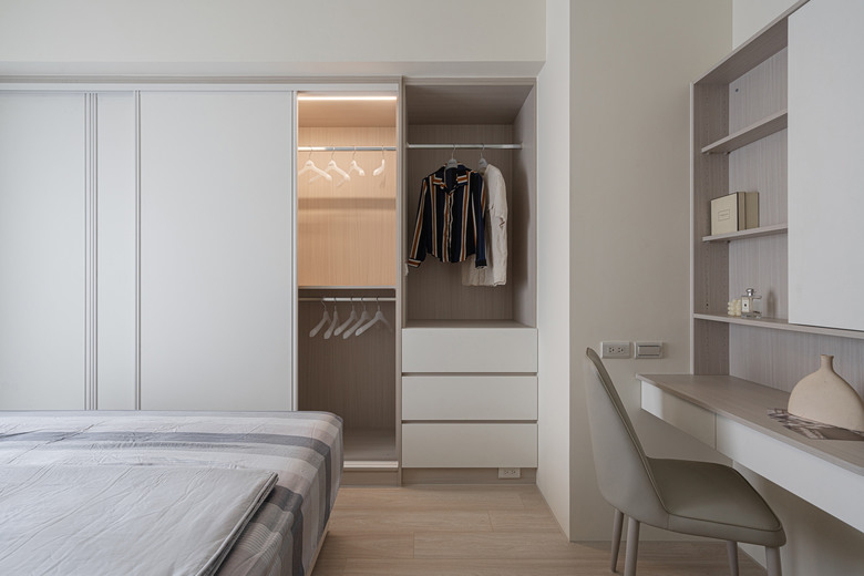 【開箱台南室內設計】白木灰的清爽日常｜斜角櫃與乾淨天花板的細節魅力