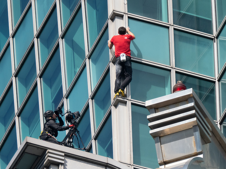 艾力克斯・霍諾德（Alex Honnold）徒手攀爬台北101