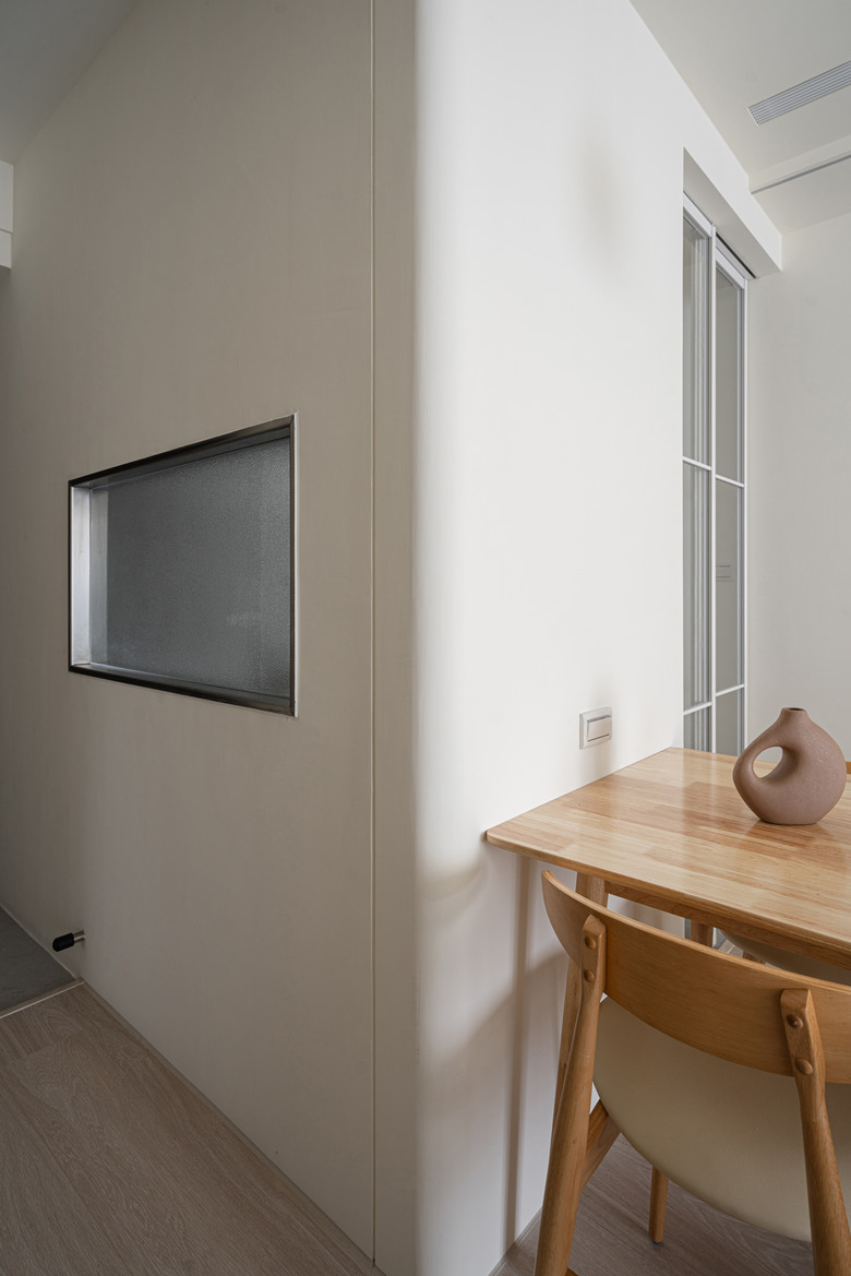 【開箱台南室內設計】白木灰的清爽日常｜斜角櫃與乾淨天花板的細節魅力