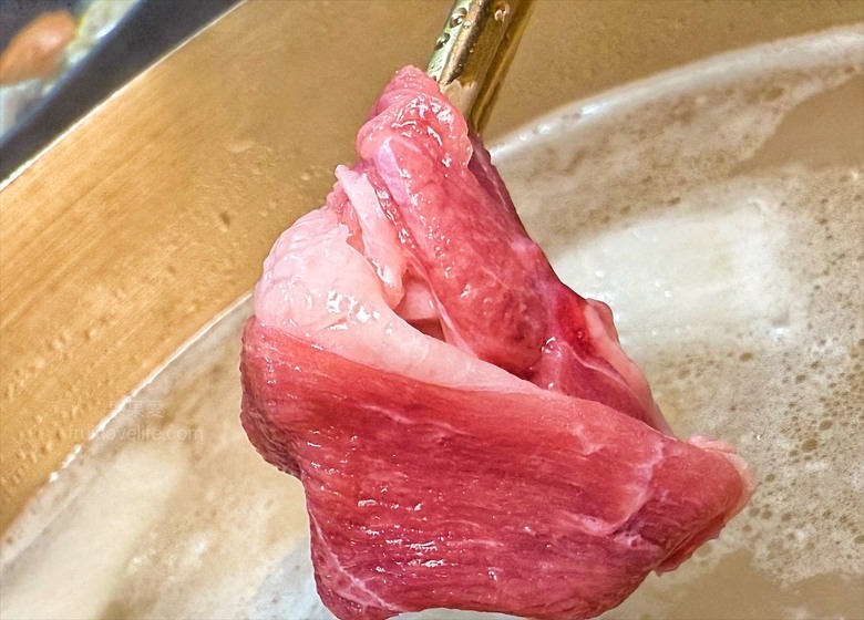 鵝肉火鍋,招牌鵝白湯清香鮮甜、Q嫩鵝肉片、六宮格鮮蔬盤,多樣招牌必點小菜、主食