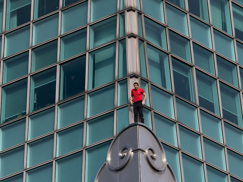 艾力克斯・霍諾德（Alex Honnold）徒手攀爬台北101