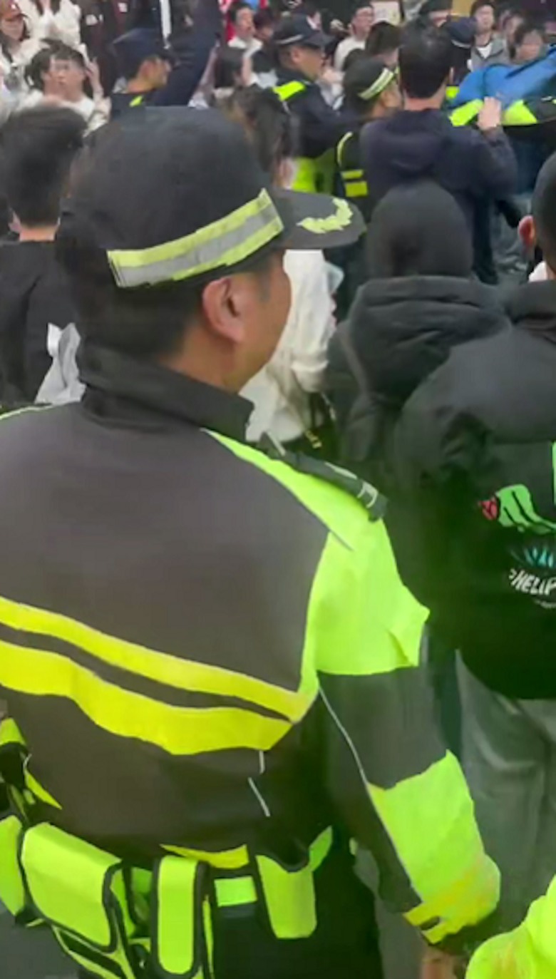 點我看大圖 深圳黃金交易平台「杰我睿」疑爆煲,百苦主圍水貝爆警民衝突