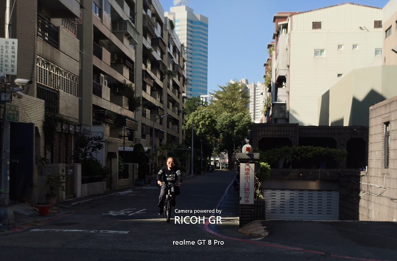 realme GT 8 pro × RICOH GR｜ 街拍的光影協奏曲