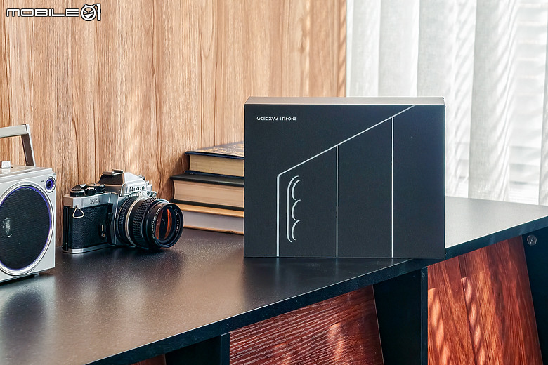 Samsung Galaxy Z TriFold 跑分及體驗｜玩轉口袋裡的 10 吋三摺巨幕！