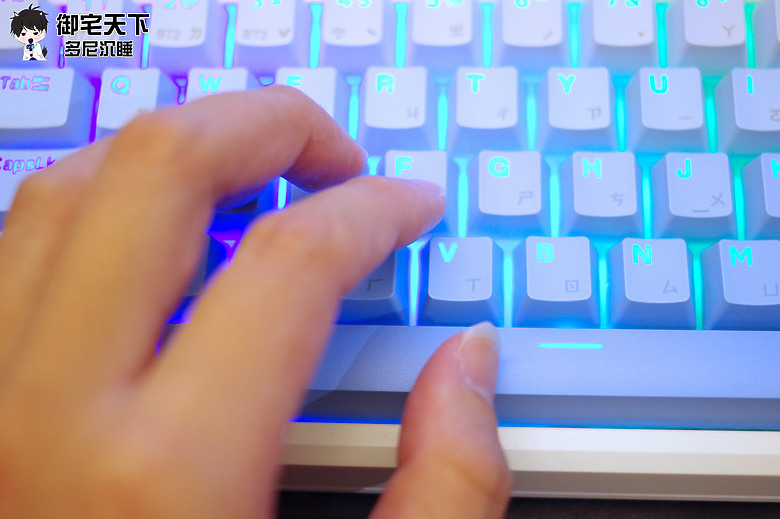 點我看大圖 開箱|【POJUN】PJ05 - 霜月藍顏值爆表,親民價位照樣熱插拔 + 三模到位!