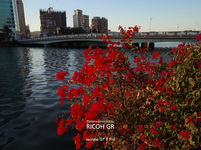 realme GT 8 pro × RICOH GR｜ 街拍的光影協奏曲