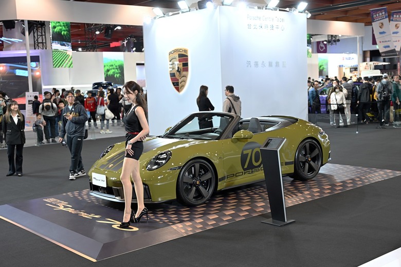【2026 台北車展紀實】從展場正妹到四輪靈魂:Nikon ZR 實拍紀錄