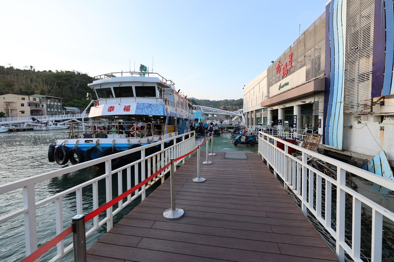帶著R8的旅行 駁二 高雄流行音樂中心 旗津 高雄燈塔