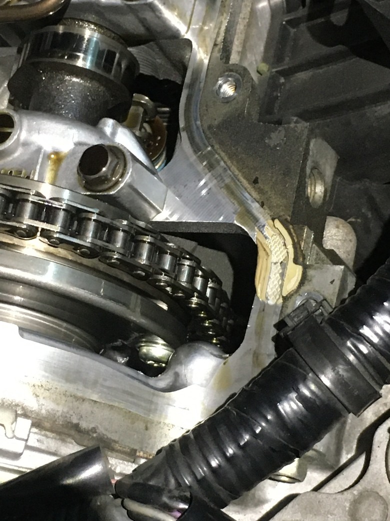 2016 Mazda 3 10萬km更換引擎汽門上蓋與火星塞